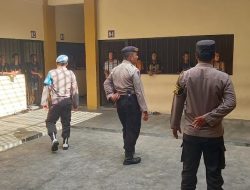 Personel Sattahti Polresta Palangka Raya Lakukan Pemeriksaan Rutin Kondisi para Tahanan