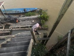Personil Piket Polsek Lamandau Cek Debit Air Sungai Lamandau