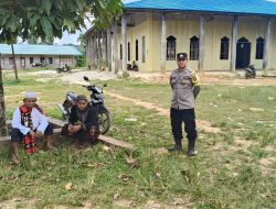 Personil Polsek Marikit Pengamanan Ibadah Solat Jumat.
