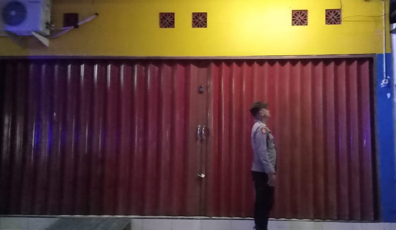 Piket Polsek Patroli kepertokoan diwilkum Polsek Sematu Jaya
