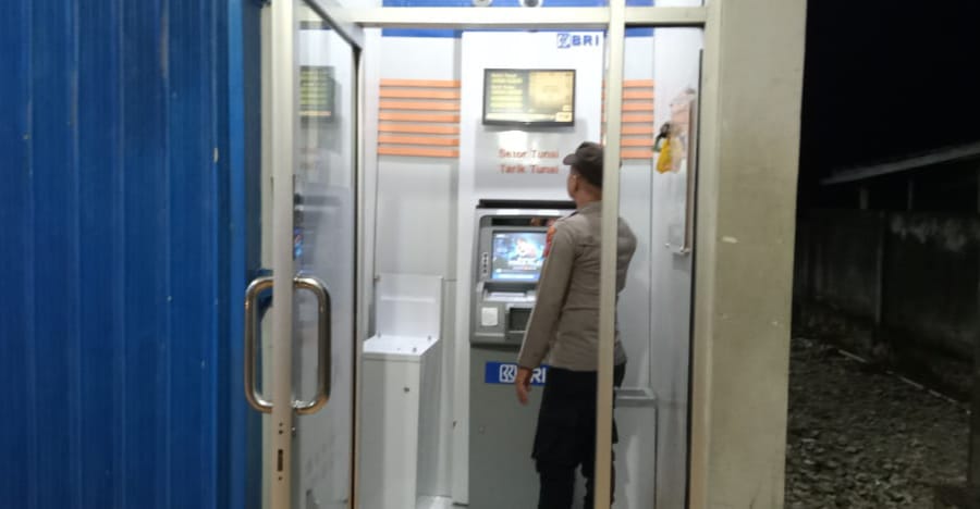 Piket Polsek Patroli dimalam hari ke Perbankan Atm