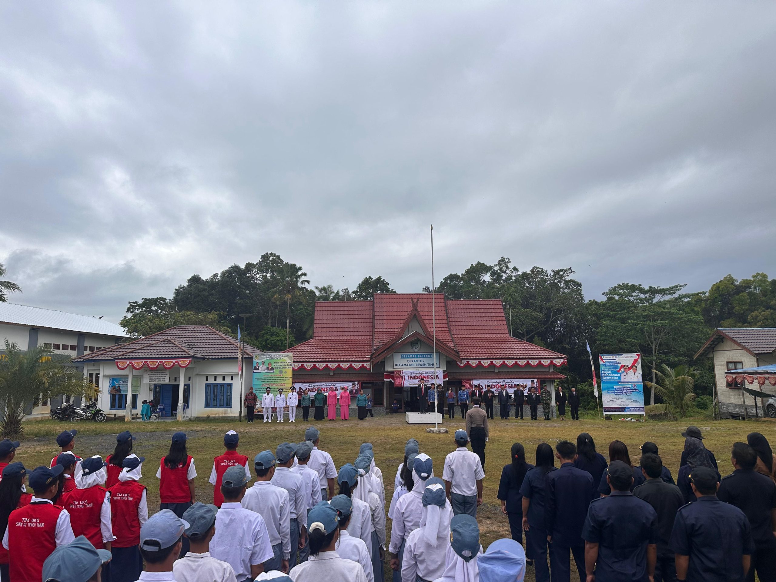 Upacara Peringatan HUT RI ke-80 di Kecamatan Teweh Timur Berlangsung Khidmat