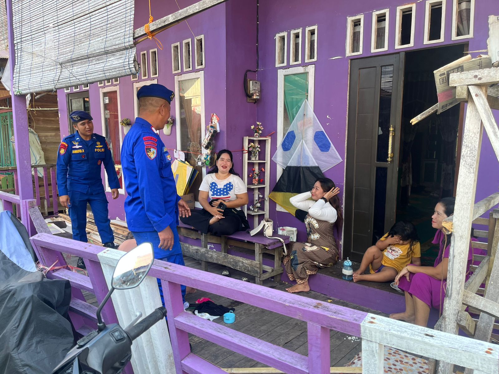 Berikan Imbauan Kamtibmas dan menyapa warga di Bantaran DAS Kahayan Palangkaraya