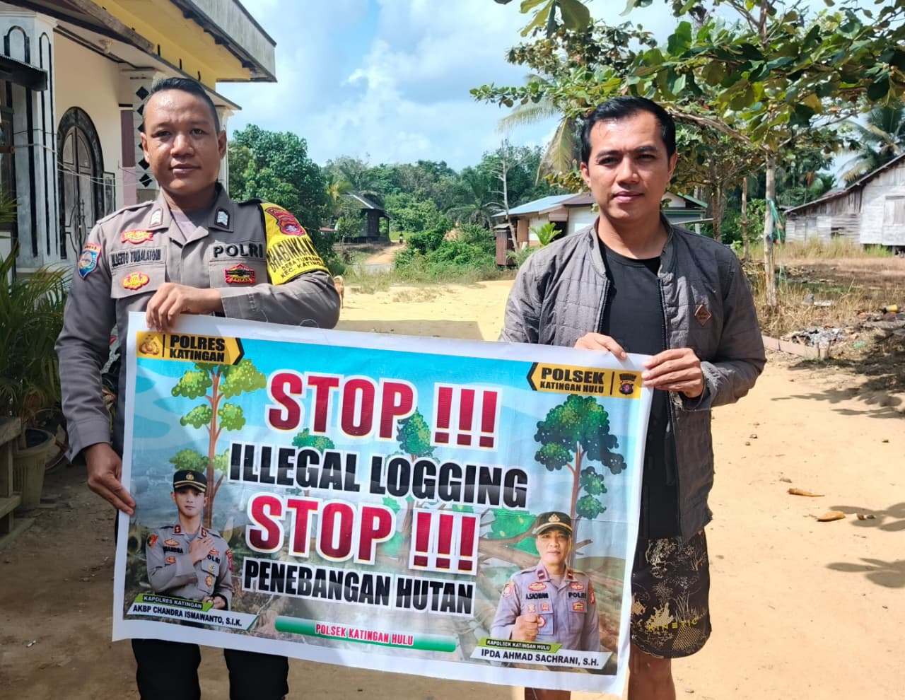 Upaya Pencegahan Penebangan Hutan secara Liar (Ilegal Logging), Bhabinkamtibmas sosialisasi kepada masyarakat.