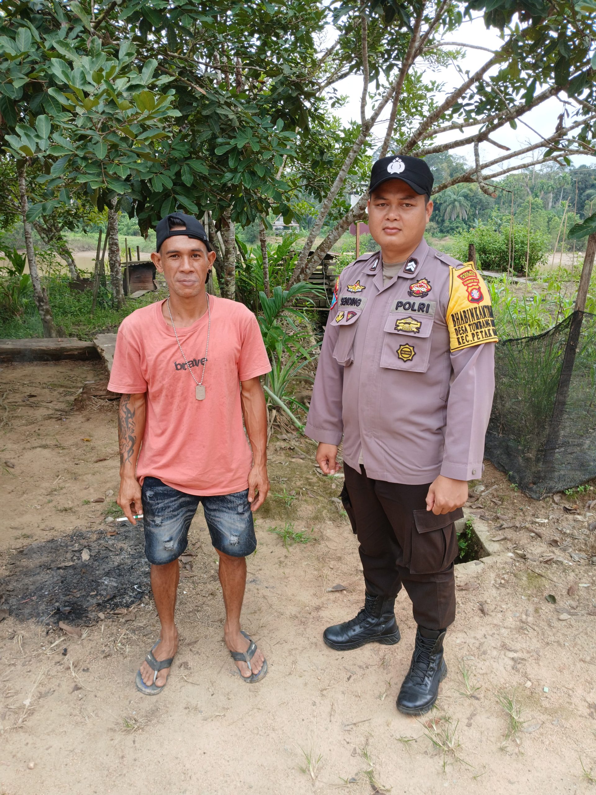 *Lewat Sambang Bhabinkamtibmas Ajak Warga Wujudkan Kamtibmas Kondusif*