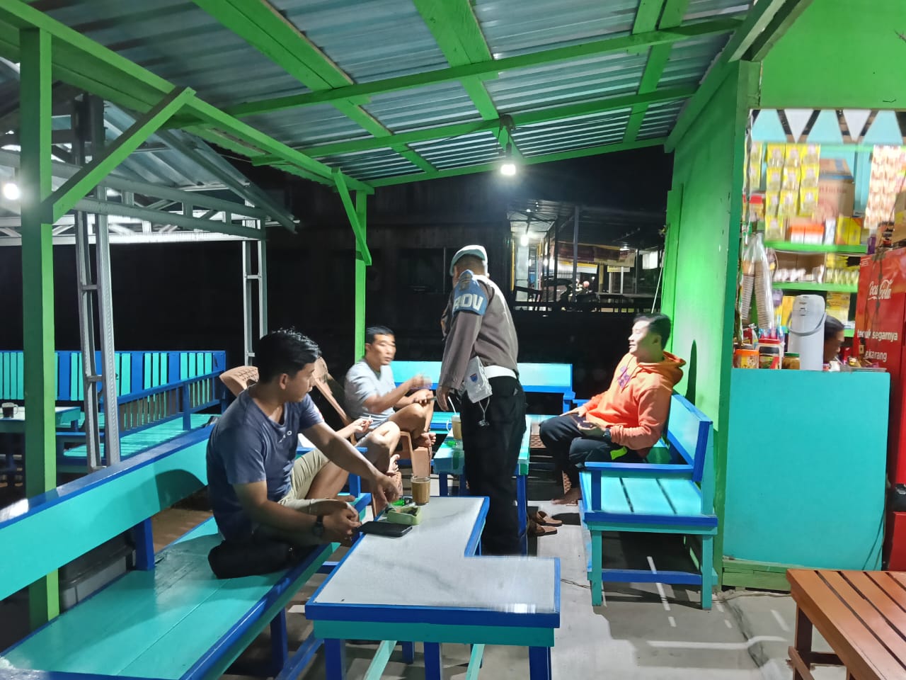 Piket Polsek Bulik melaksanakan sambang dan Silaturahmi kemasyarakat