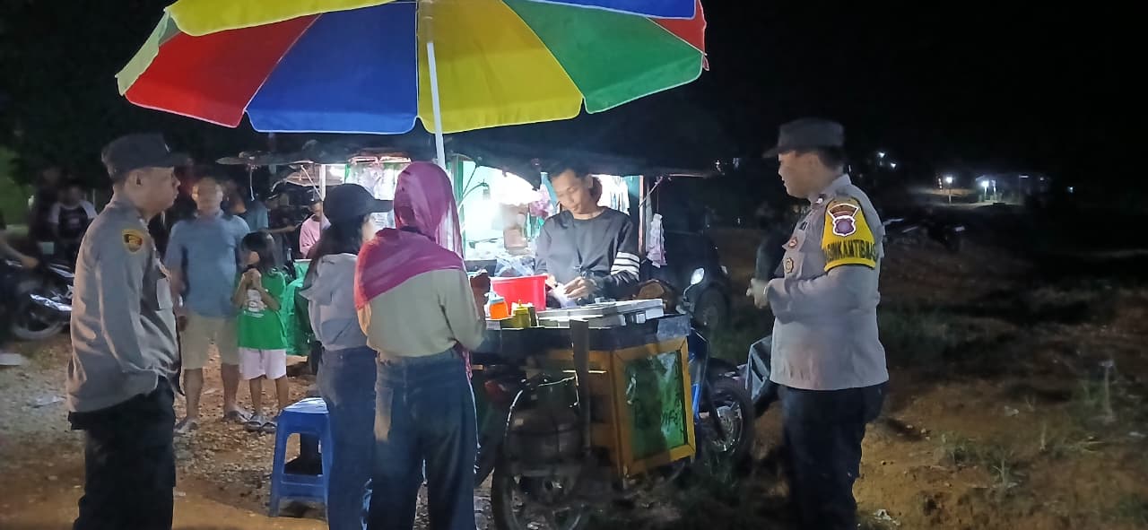 Bhabikamtibmas Polsek Lamandau Sambangi Pedagang Berikan Pesan Kamtibmas