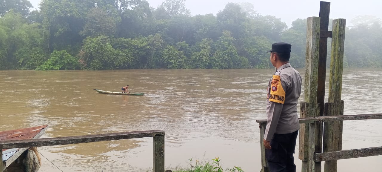 Piket Polsek Cek Debit Air Sungai Lamandau