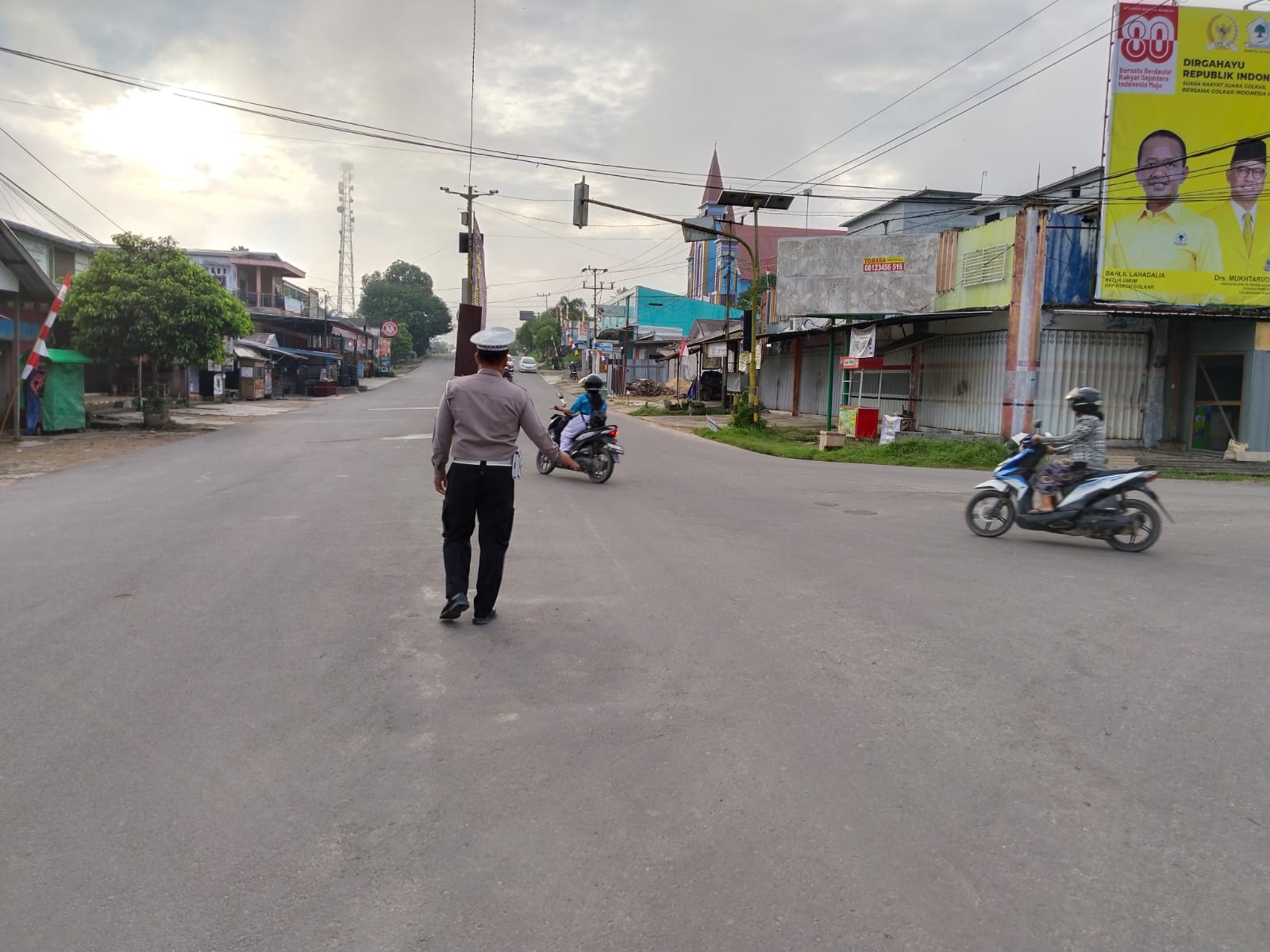 Satuan Lantas Polres lamandau Laksanakan Pengaturan Lalin Pada Pagi hari