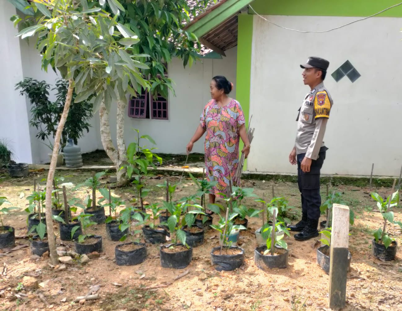 Dukung Ketahanan Pangan, Bhabinkamtibmas Polsek Sematu Jaya Silaturahmi ke masyarakat terkait Program Asta Cita Presiden RI