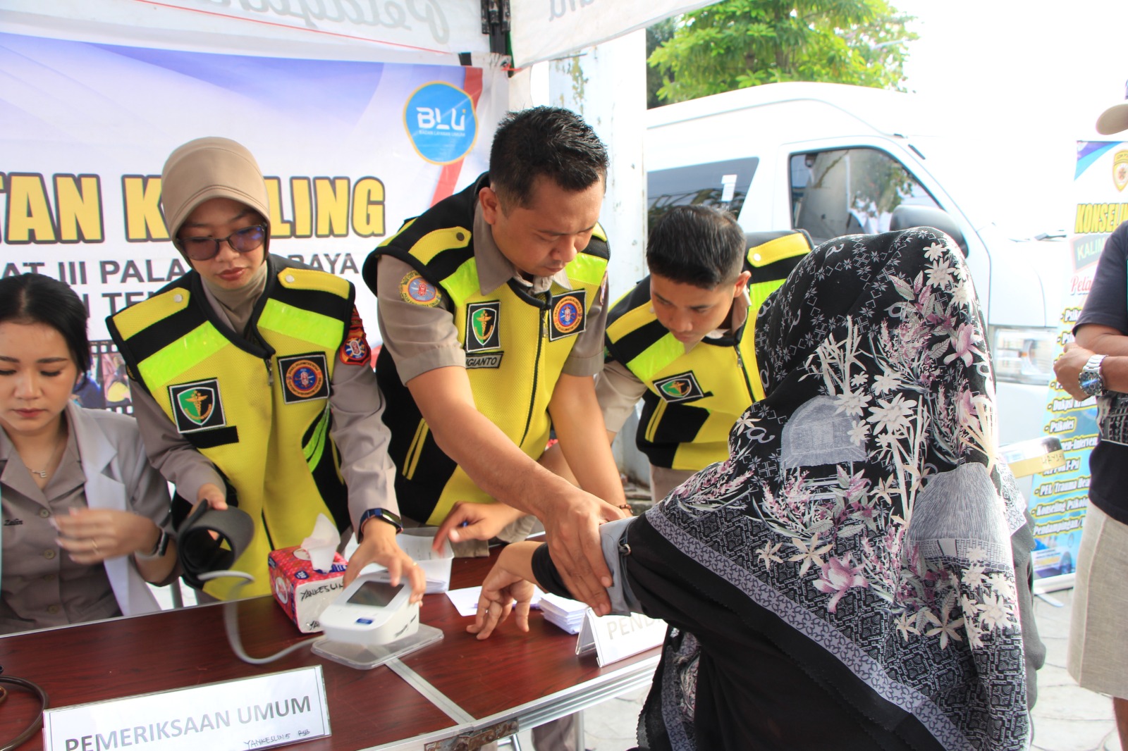 *Warga Antusias, Rumkit Bhayangkara Polda Kalteng Sediakan Layanan Kesehatan Gratis di CFD*