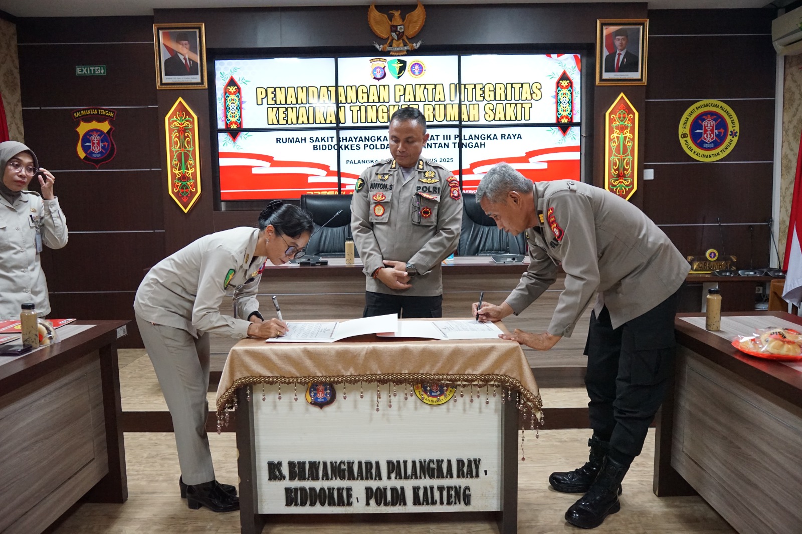 *Wujudkan Komitmen, Rumkit Bhayangkara Teken Pakta Integritas Kenaikan Tingkat Rumah Sakit*