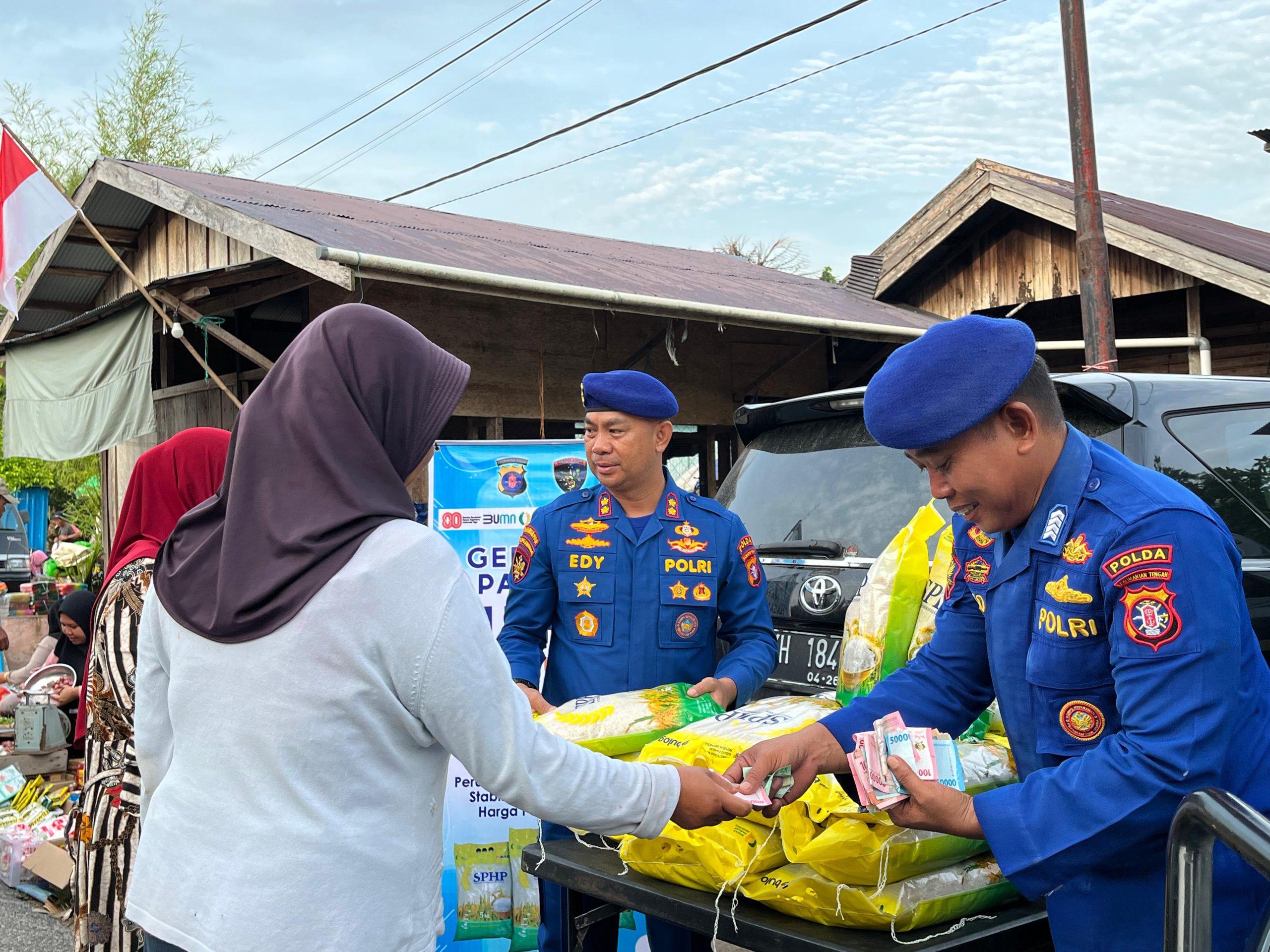 Gerakan Pangan Murah Ditpolairud Polda Kalteng Hadir Bantu Warga