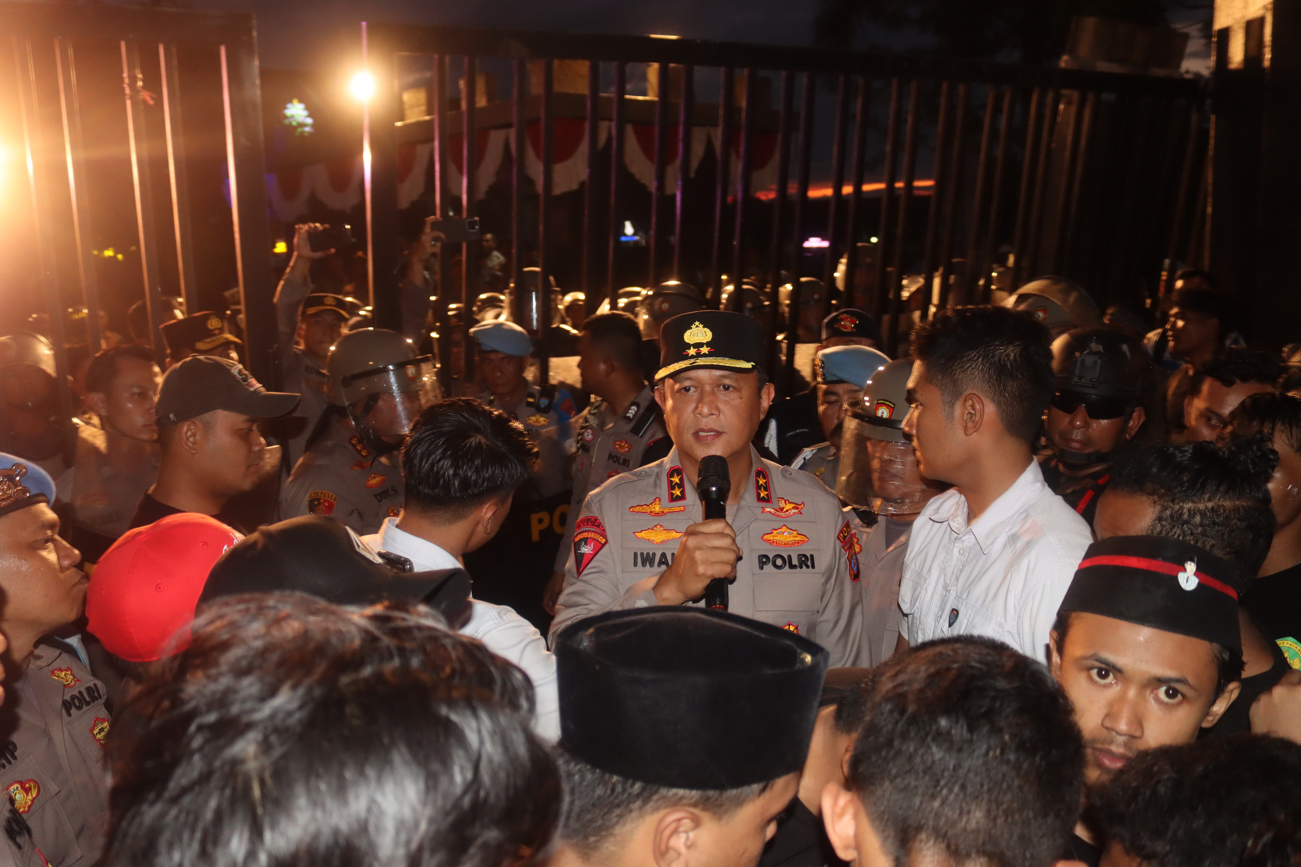 Unras Berjalan Aman dan Tertib, Kapolda Kalteng Beri Apresiasi Personel Pengamanan dan Pendemo