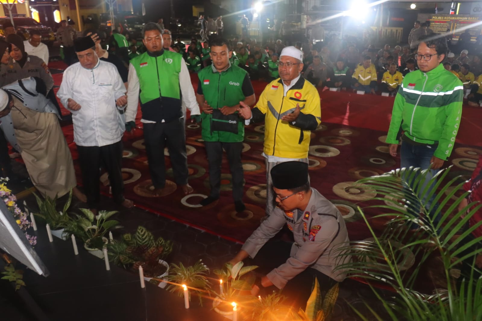 Polres Kobar Dan Komunitas Ojol Gelar Salat Gaib Dan Doa Bersama