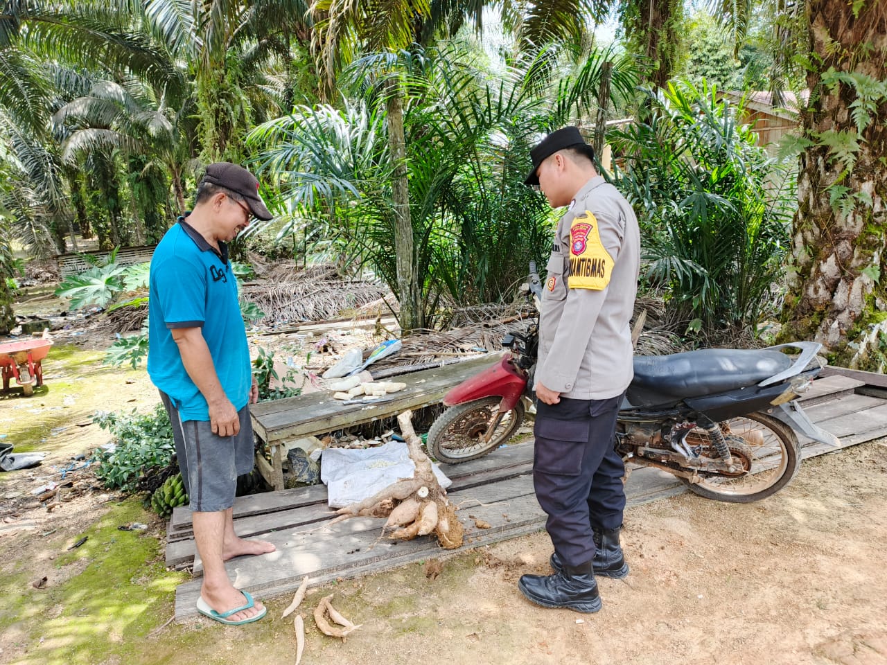 Dukung Ketahanan Pangan, Bhabinkamtibmas Polsek Lamandau Silaturahmi ke masyarakat terkait Program Asta Cita Presiden RI