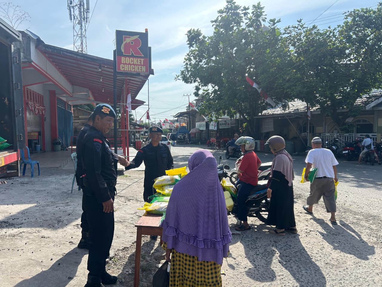 Satbrimob Polda Kalteng Hadirkan Gerakan Pangan Murah, Disambut Hangat Warga Palangka Raya