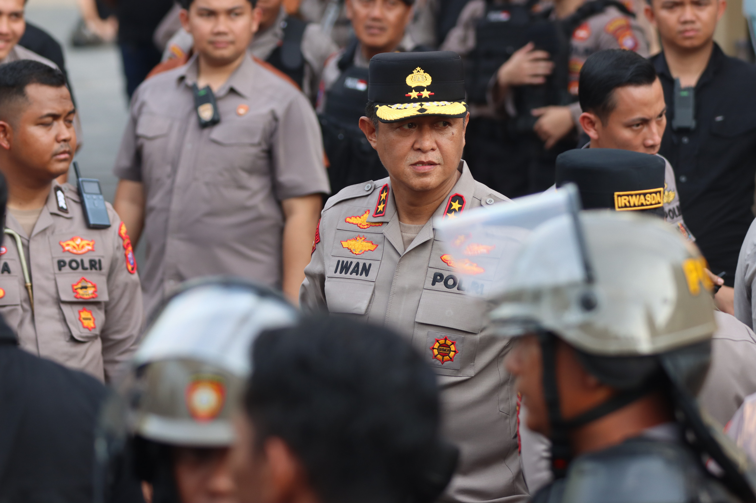 Hari Kedua Aksi Unras di Mapolda Dikawal Kapolda Kalteng dan Ratusan Personel dengan Humanis