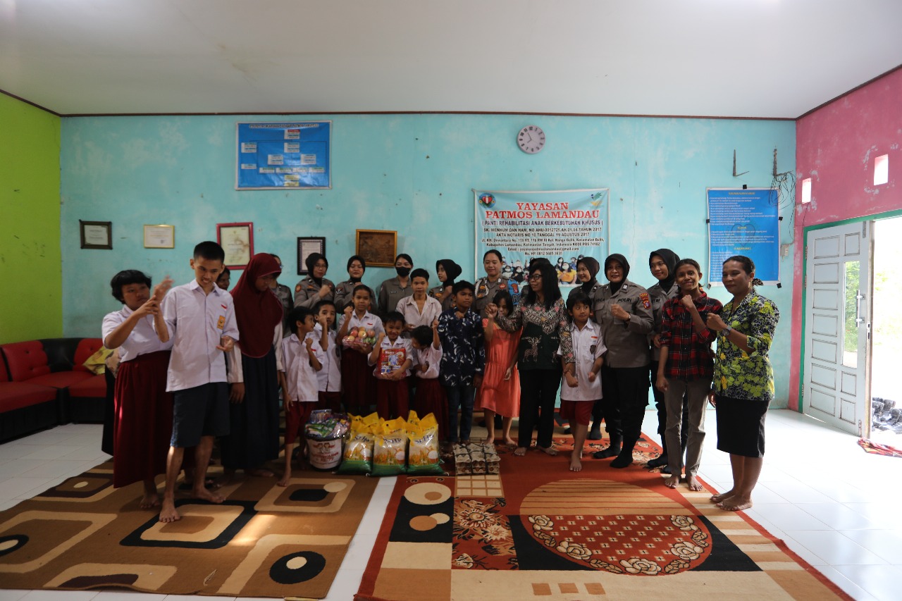 Peringatan Hut Polwan, Polwan Polres Lamandau Laksanakan Bakti Sosial