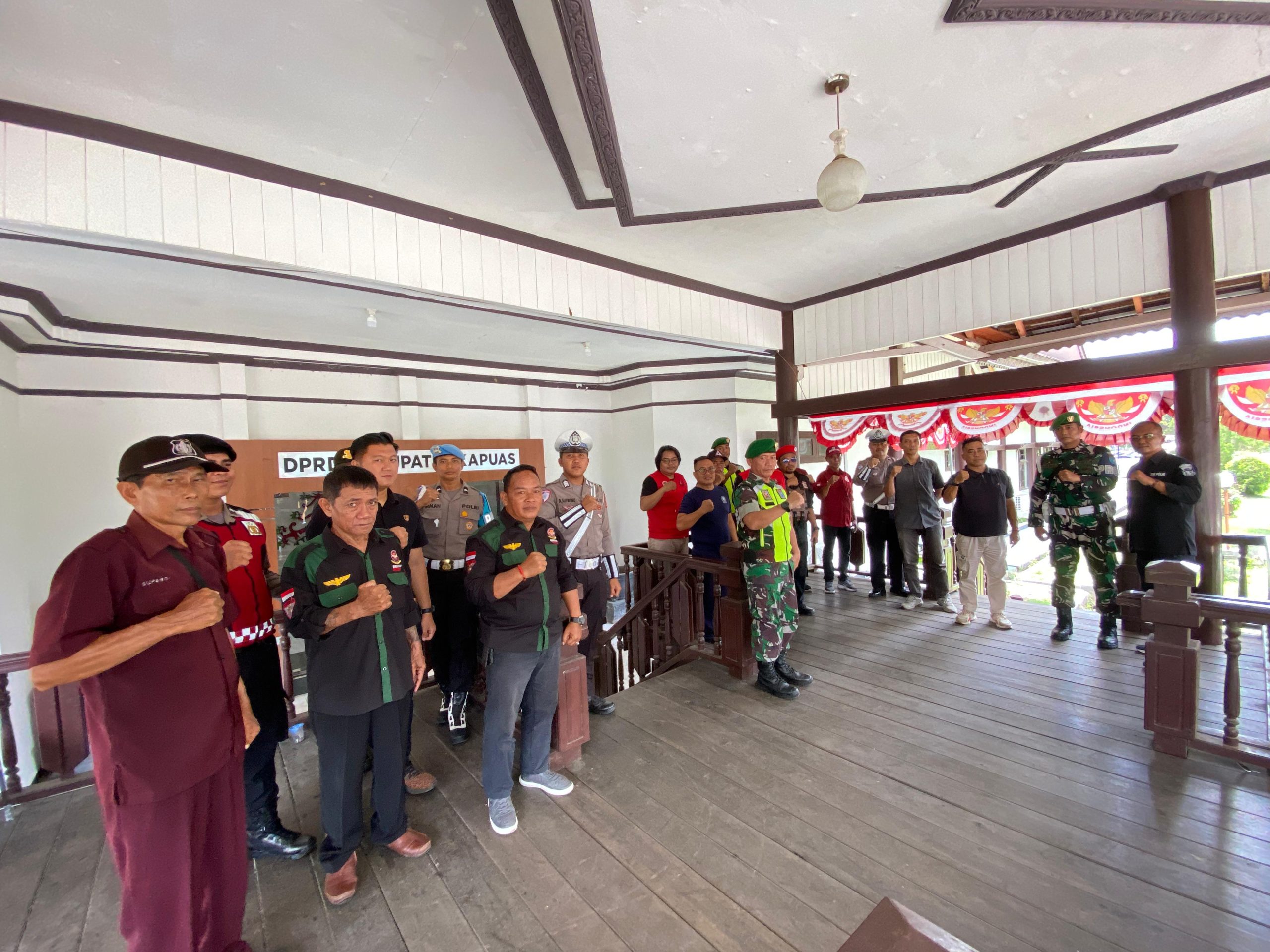 Polres Kapuas Perkuat Sinergitas dengan TNI dan Ormas Lewat Patroli Gabungan