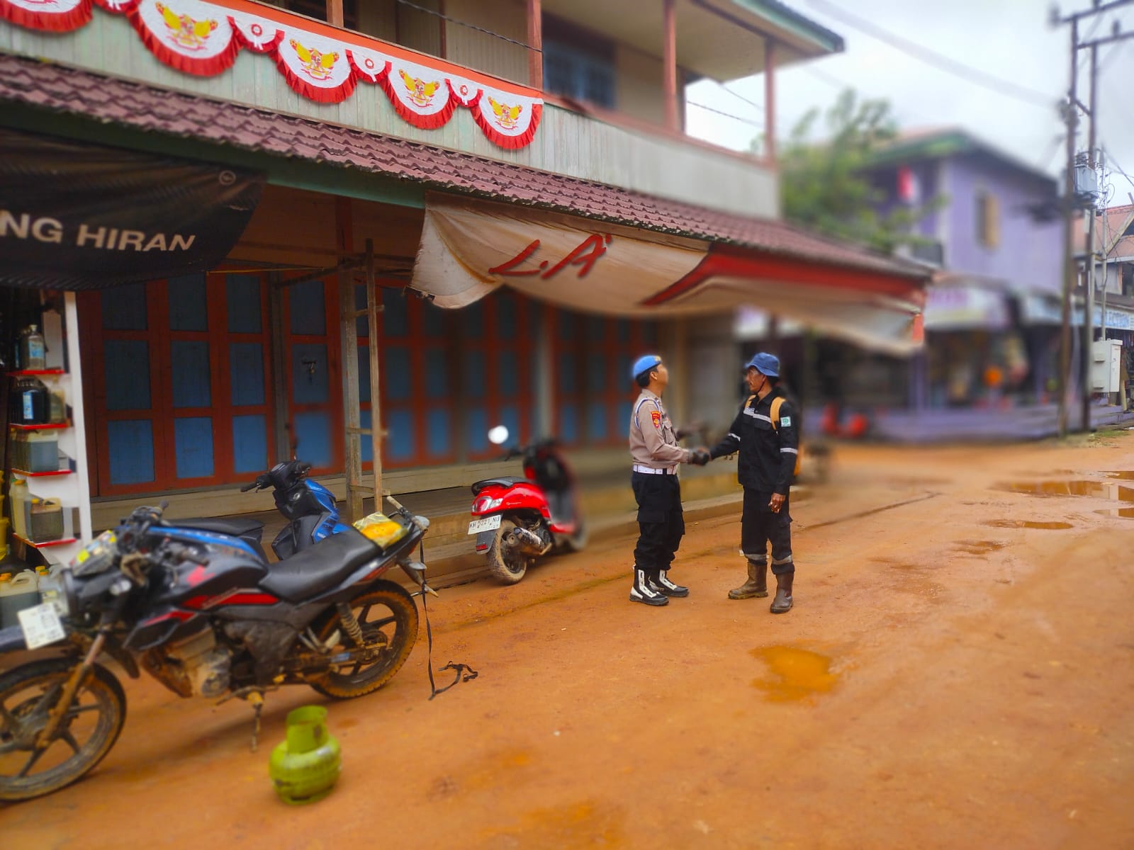 Personel Laks giat Patroli agar terciptanya Kamtibmas yang Kondusif di laksanakan petugas Di Wilayah Kec. Marikit Kab. Katingan.