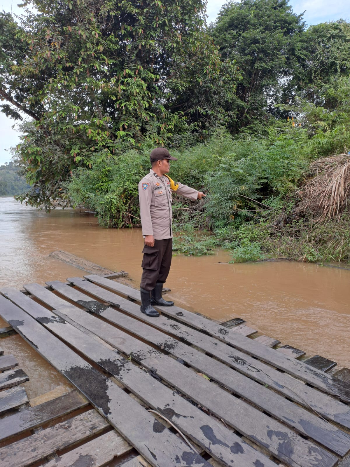Debit Air terpantau naik , Polsek Katingan Hulu dan Bukit Raya Imbau Warga agar tetap waspada.