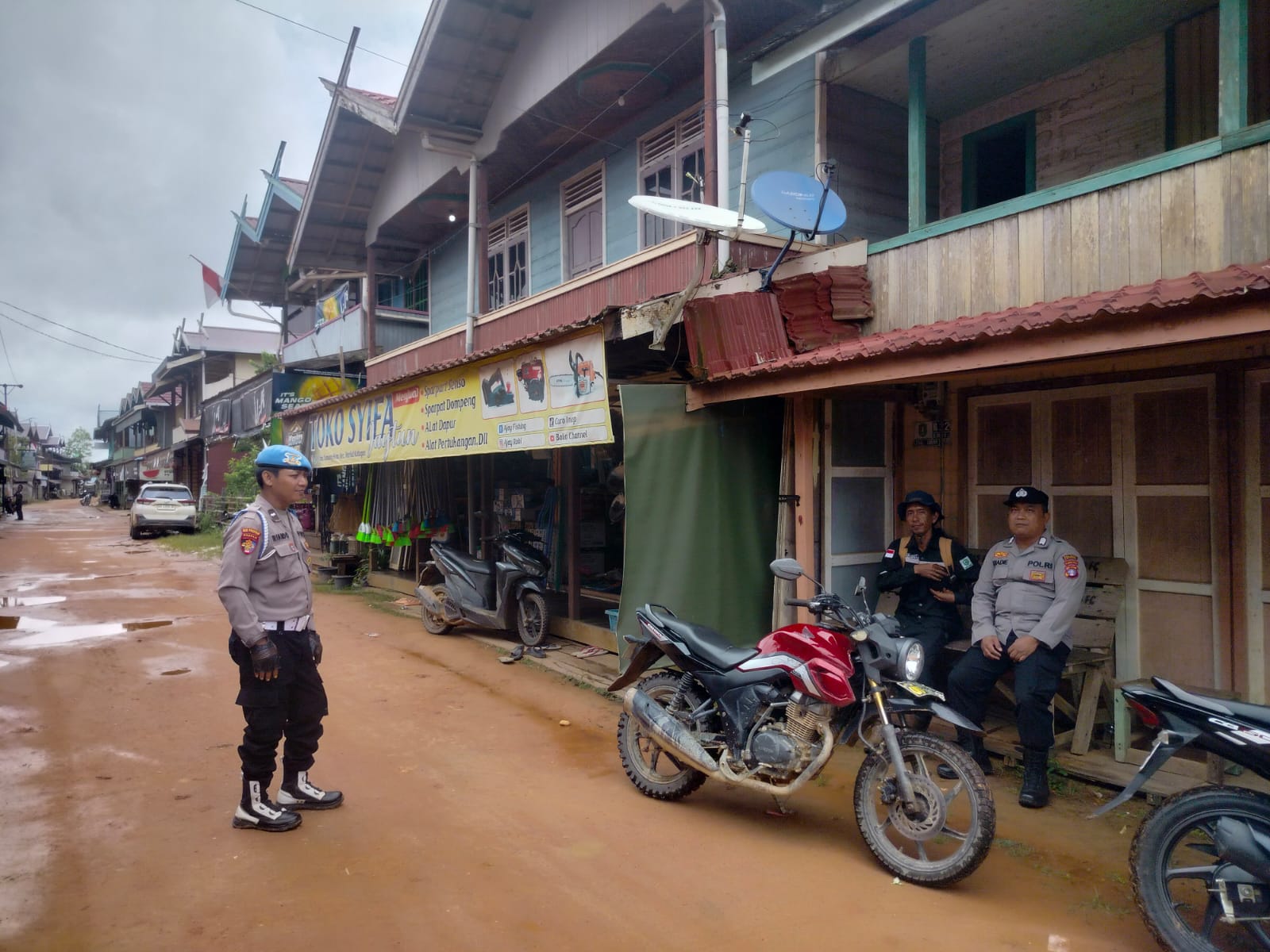 Polsek Marikit melaksanakan Patroli yang di laksanakan KA SPKT dan petugas jaga Di Wilayah Kec. Marikit Kab. Katingan.