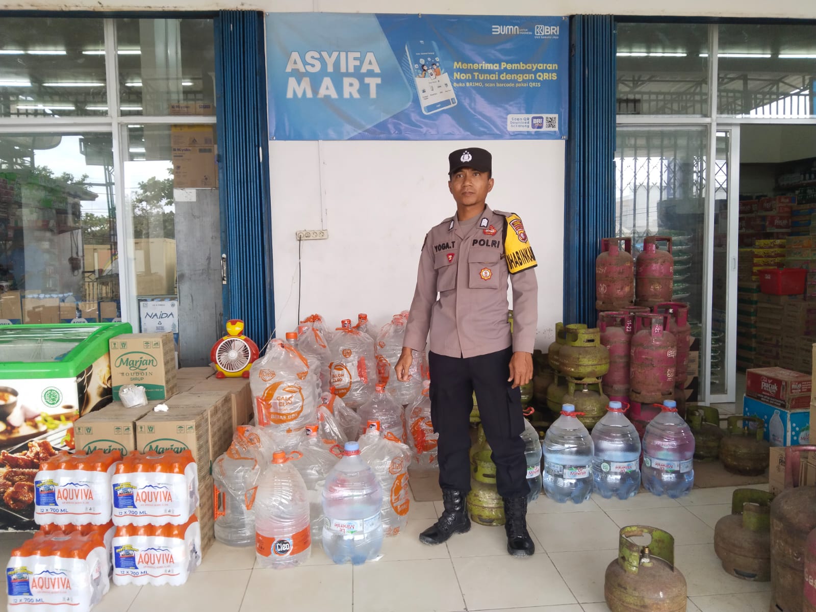 Piket Polsek Patroli kepertokoan diwilkum Polsek Sematu Jaya