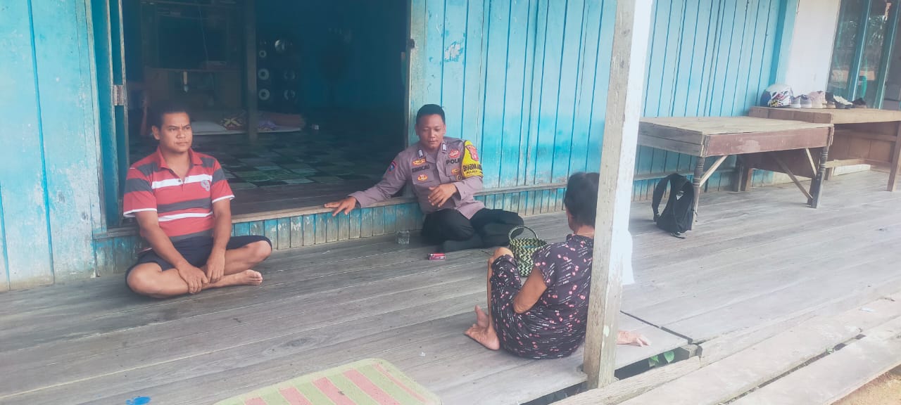 Bhabinkamtibmas Sambang ke Rumah Warga