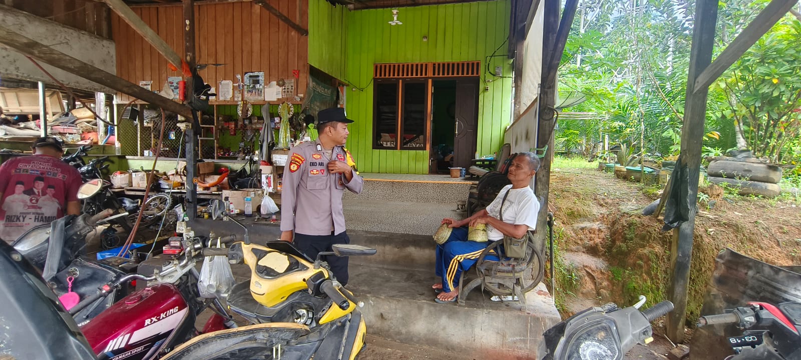 Piket Polsek Delang melaksanakan Silaturahmi ke warga masyarakat