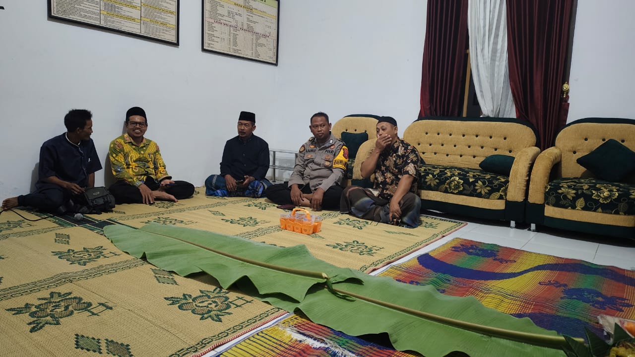 Bhabinkamtibmas Hadiri Syukuran dan Sampaikan Pesan Kamtibmas di Desa Binaan