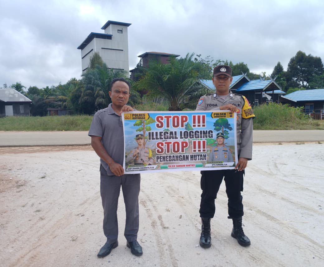 Bhabinkamtibmas laksanakan Sosialisasikan tentang larangan dan sangsi Pidana bagi pelaku Ileggal Logging kepada masyarakat di  Desa Binaan.