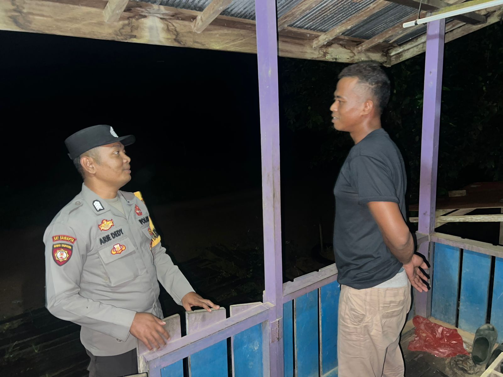 Personel Polsek lamandau melaksanakan sambang kerumah warga