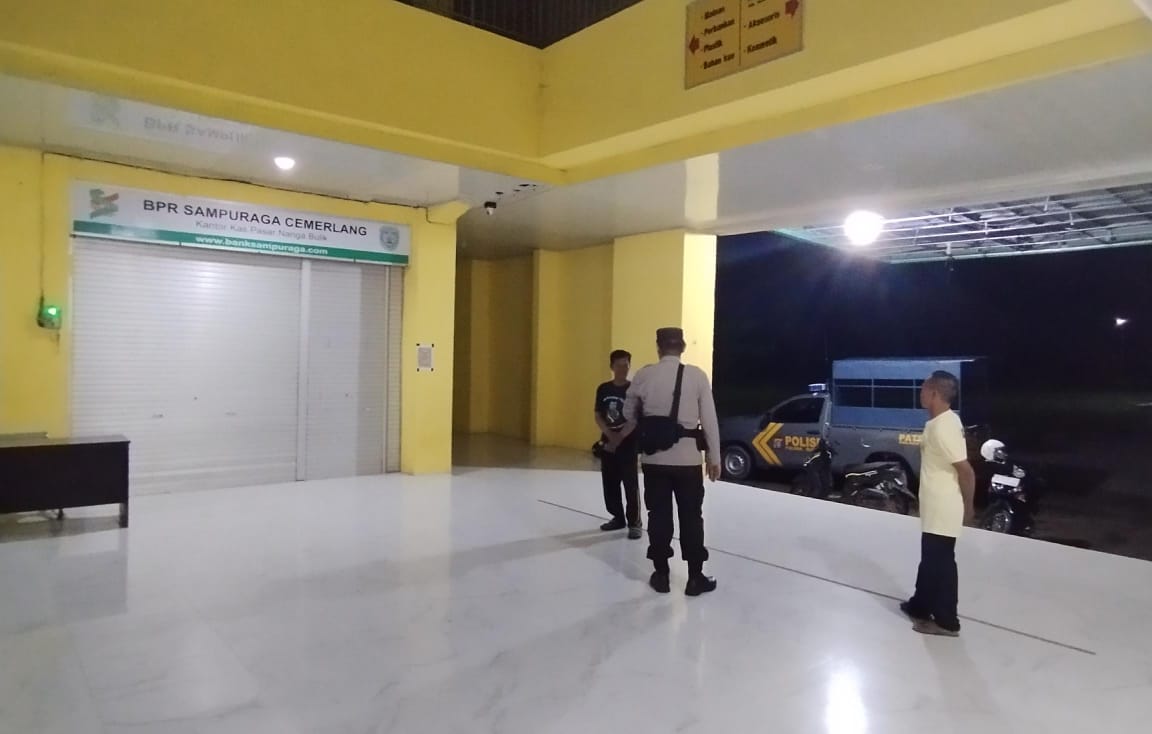 Personil Piket Polsek Bulik Laksanakan Patroli Pertokoan