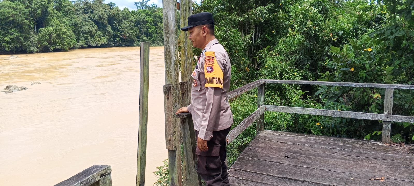 Piket Polsek Cek Debit Air Sungai Lamandau