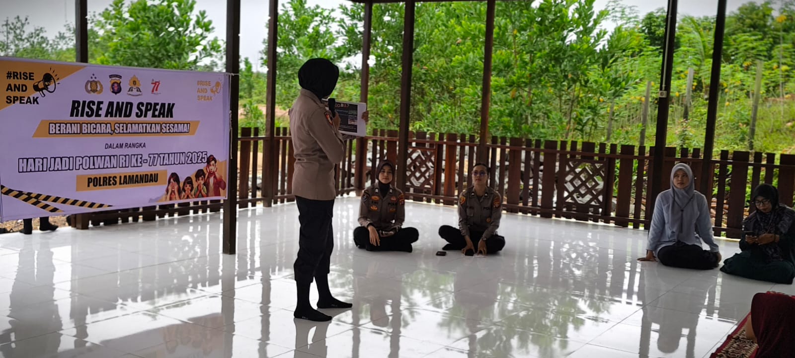 Polwan Polres Lamandau Gelar Kampanye “Rise and Speak” di SD Islam Terpadu Mutiara Ilmu