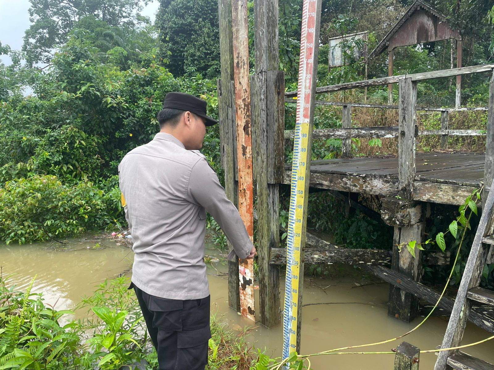 Piket Polsek Cek Debit Air Sungai Lamandau