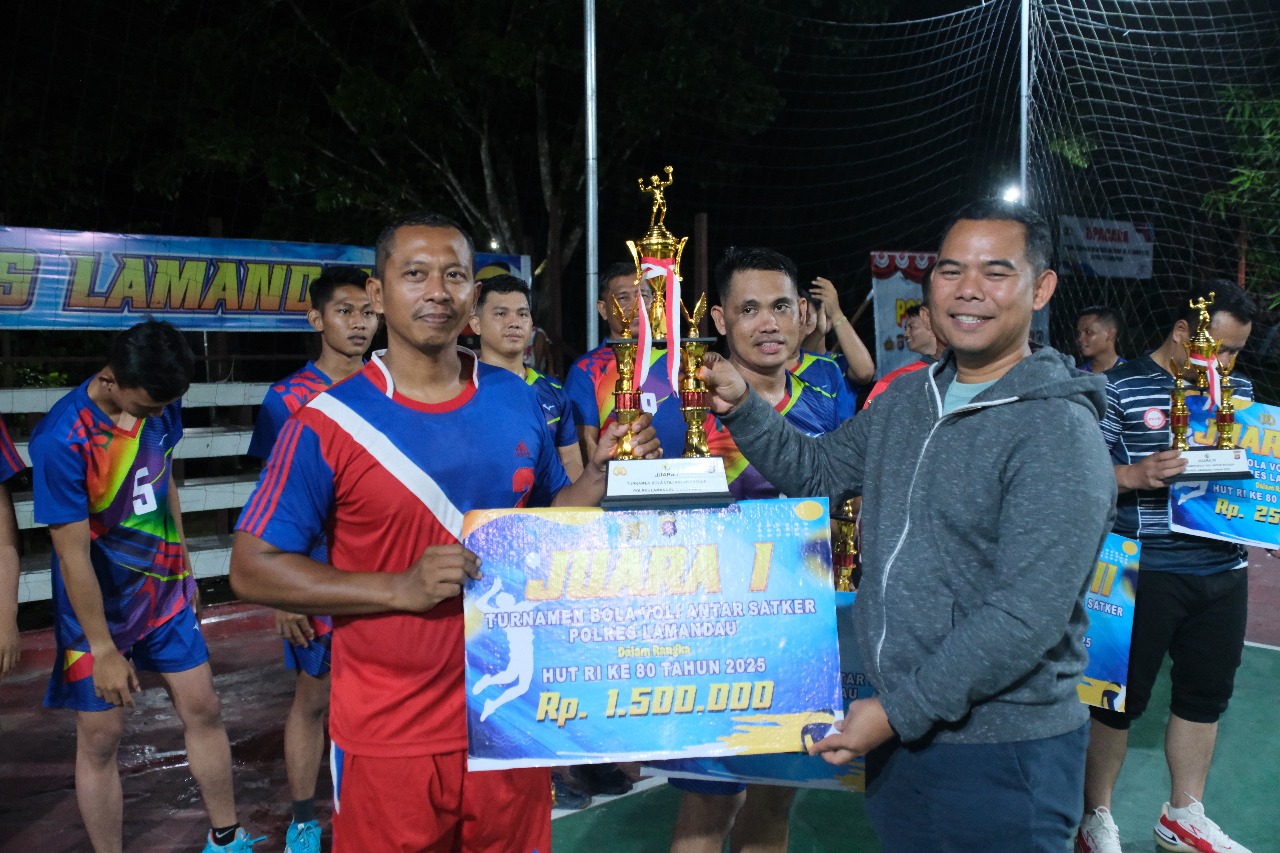 Kapolres Lamandau Tutup Turnamen Bola Voli Dalam rangka memeriahkan Hari Ulang Tahun ke-80 Kemerdekaan Republik Indonesia.