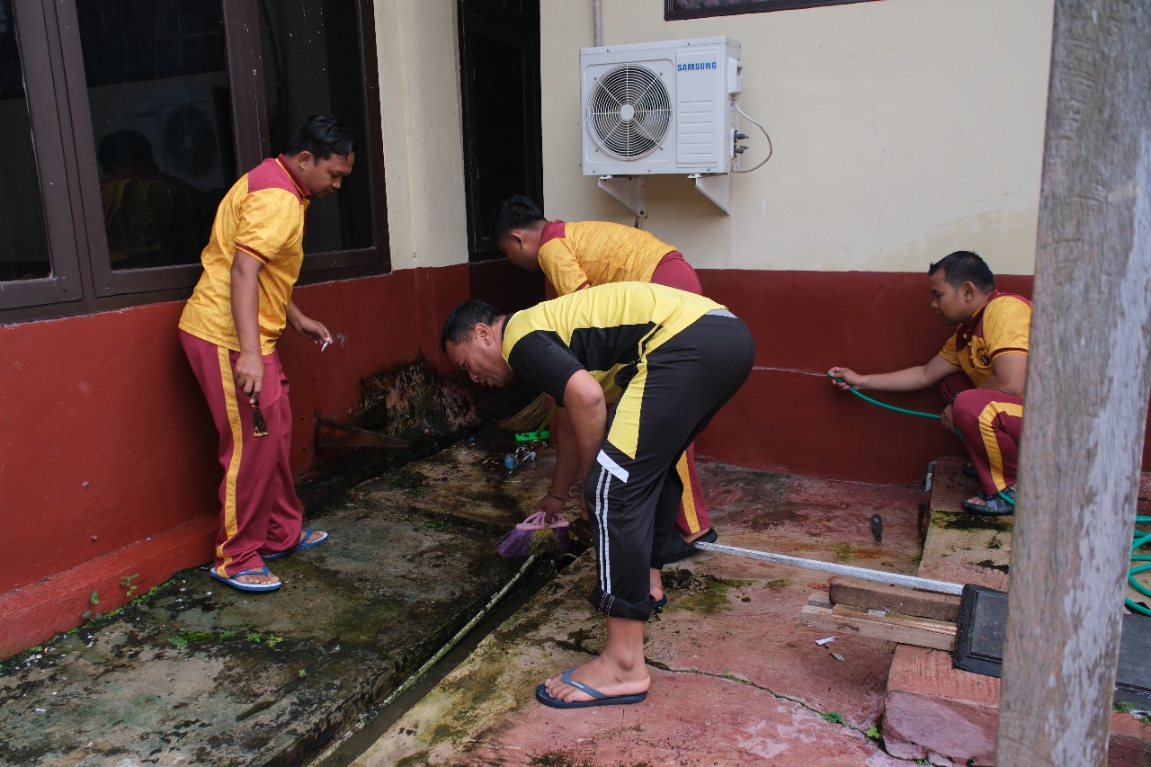 Ciptakan Lingkungan Kerja yang Bersih, Sehat dan Nyaman Polres Lamandau Gelar Jumat Bersih