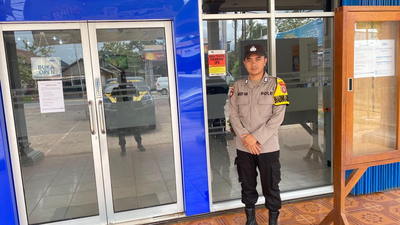 Piket Polsek Patroli dimalam hari ke Perbankan Atm
