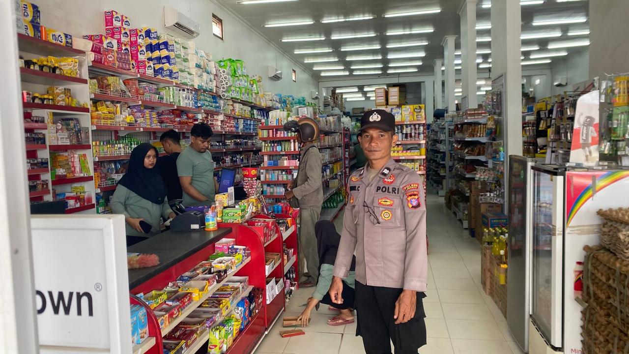 Piket Polsek Patroli kepertokoan diwilkum Polsek Sematu Jaya