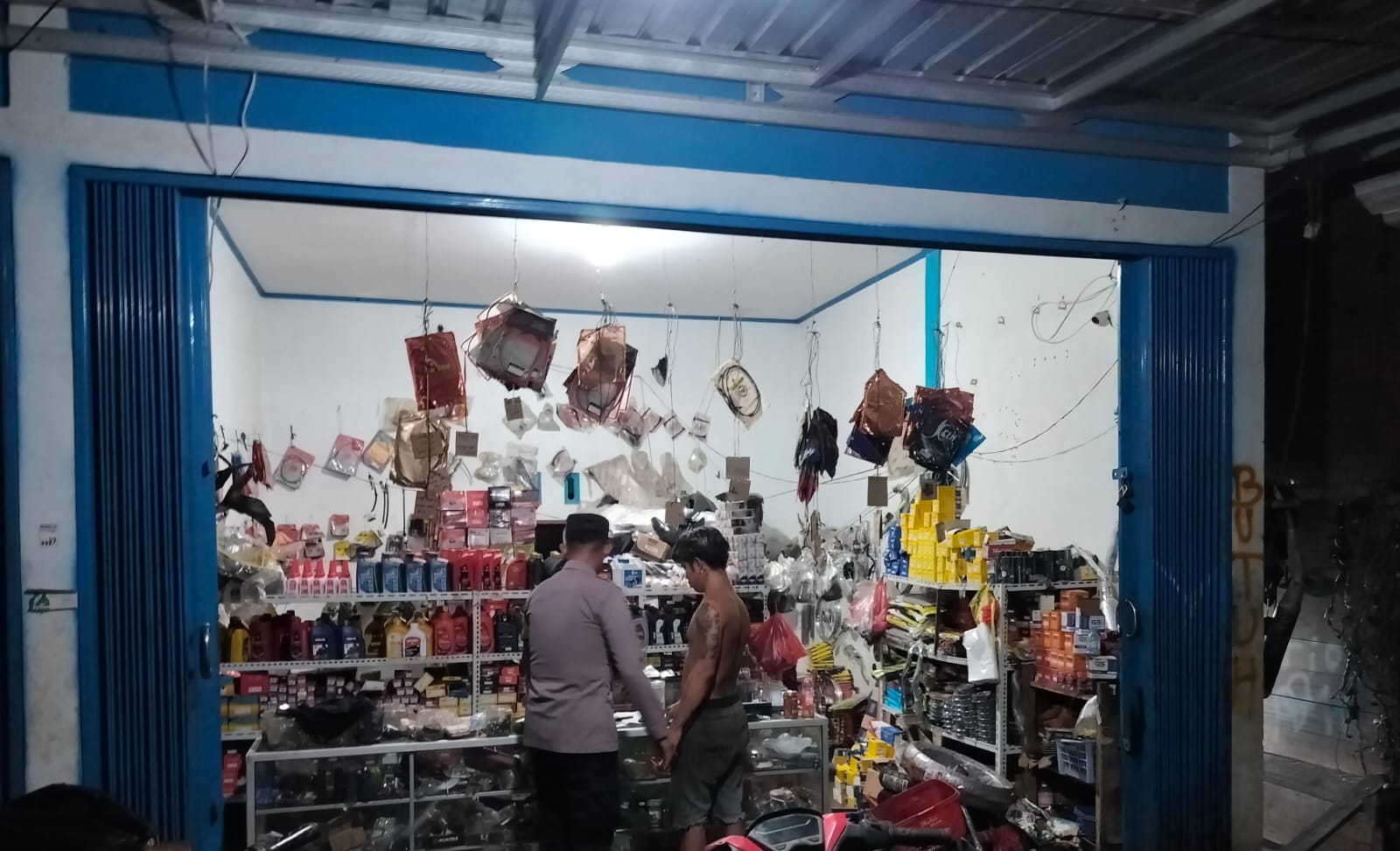 Piket Polsek Delang melaksanakan Silaturahmi ke warga masyarakat