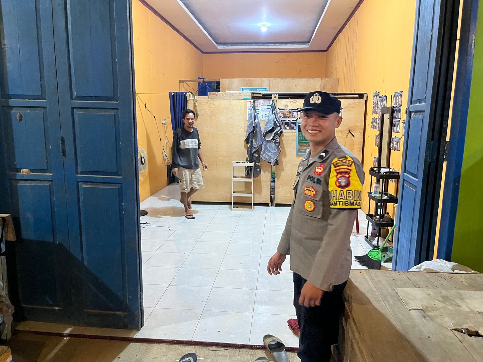 Personel Polsek lamandau melaksanakan sambang kerumah warga