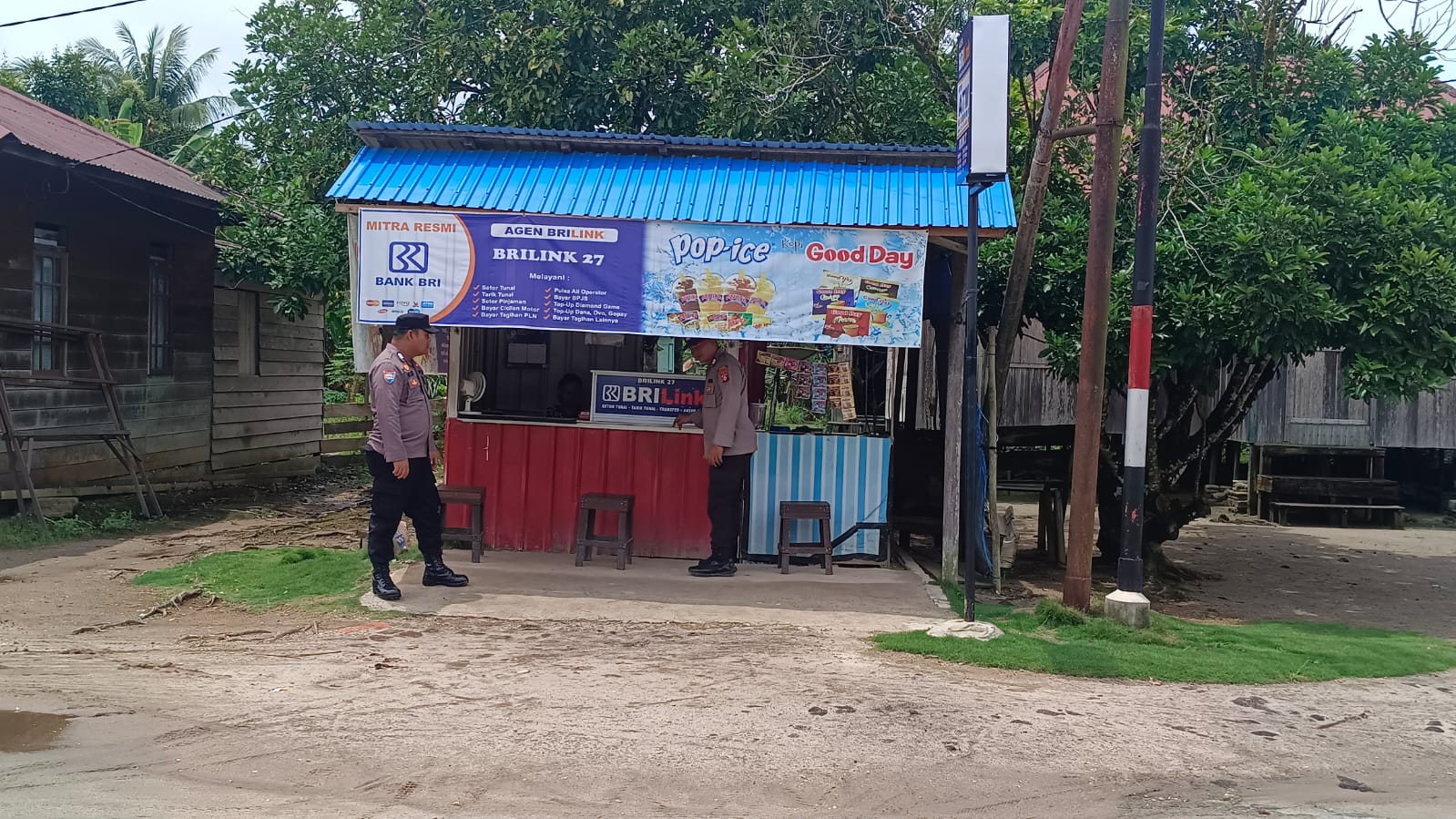 Patroli Dialogis, Polsek Tewang Sangalang Garing dan Pulau Malan Sampaikan Imbauan Kepada Warga.