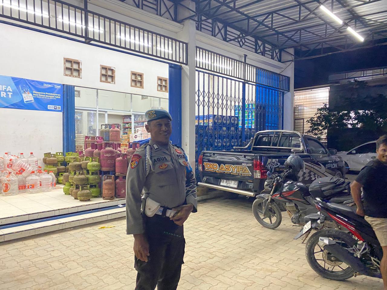 Piket Polsek Patroli kepertokoan diwilkum Polsek Sematu Jaya