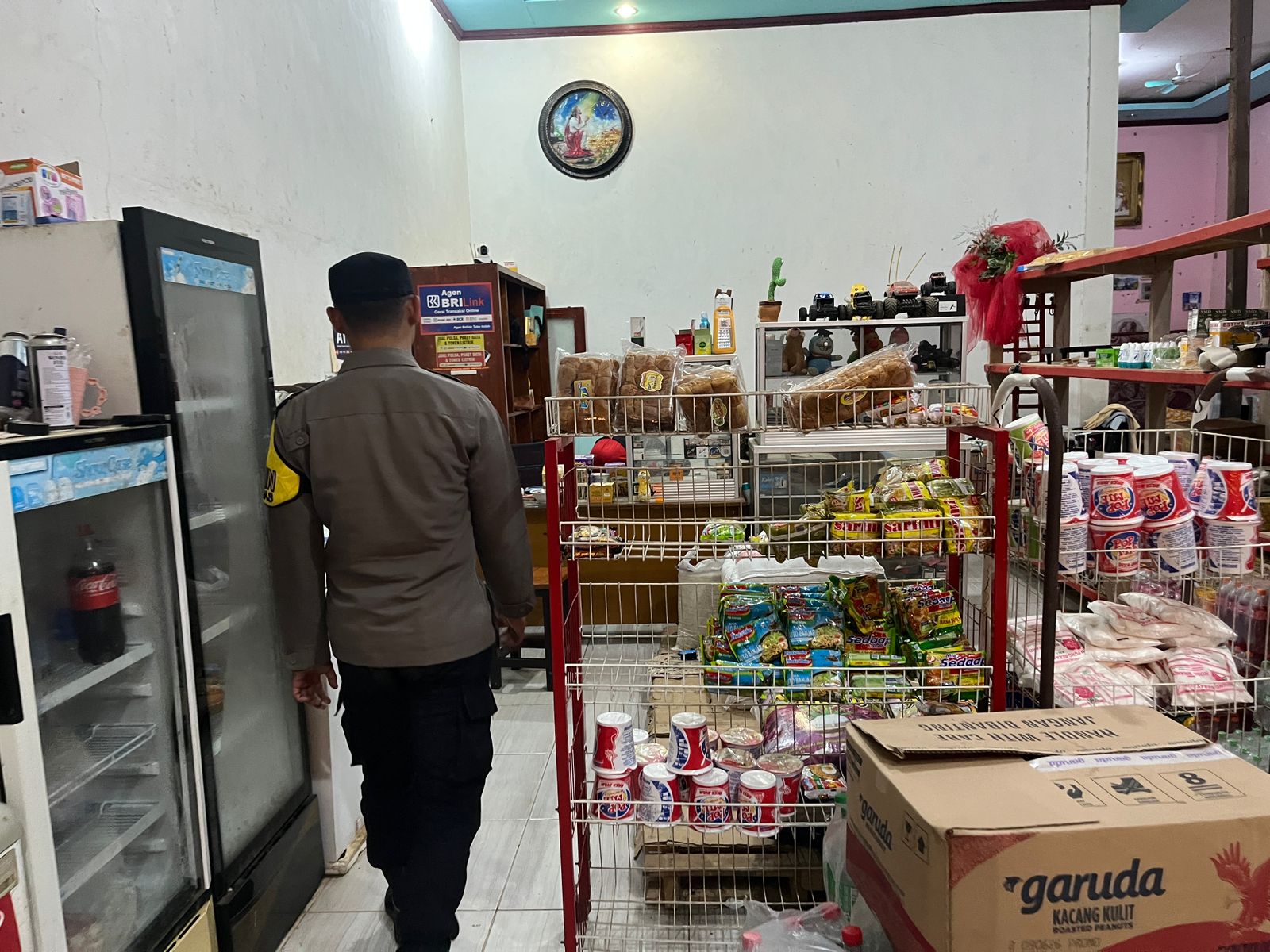 Piket Polsek Lamandau Silaturahmi Ke Pedagang