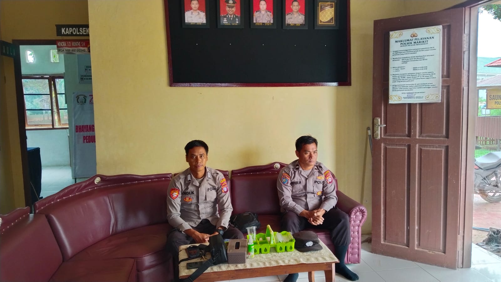 Personil Polsek Marikit Stand By di Mako Penjagaan.