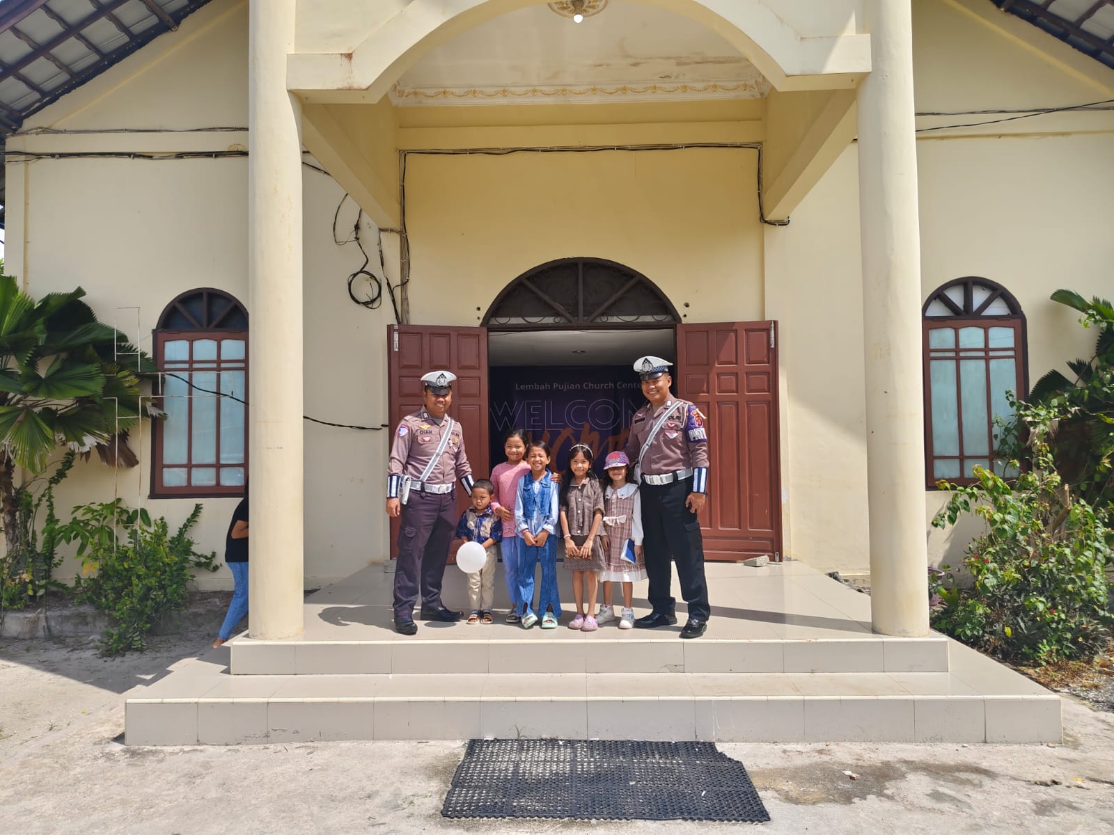 Satlantas Polres Katingan Jaga Keamanan Pada Kegiatan Ibadah Hari Minggu