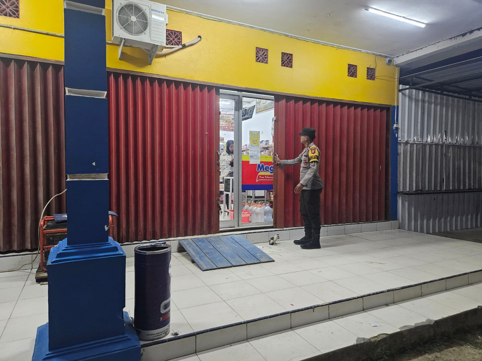 Piket Polsek Patroli kepertokoan diwilkum Polsek Sematu Jaya