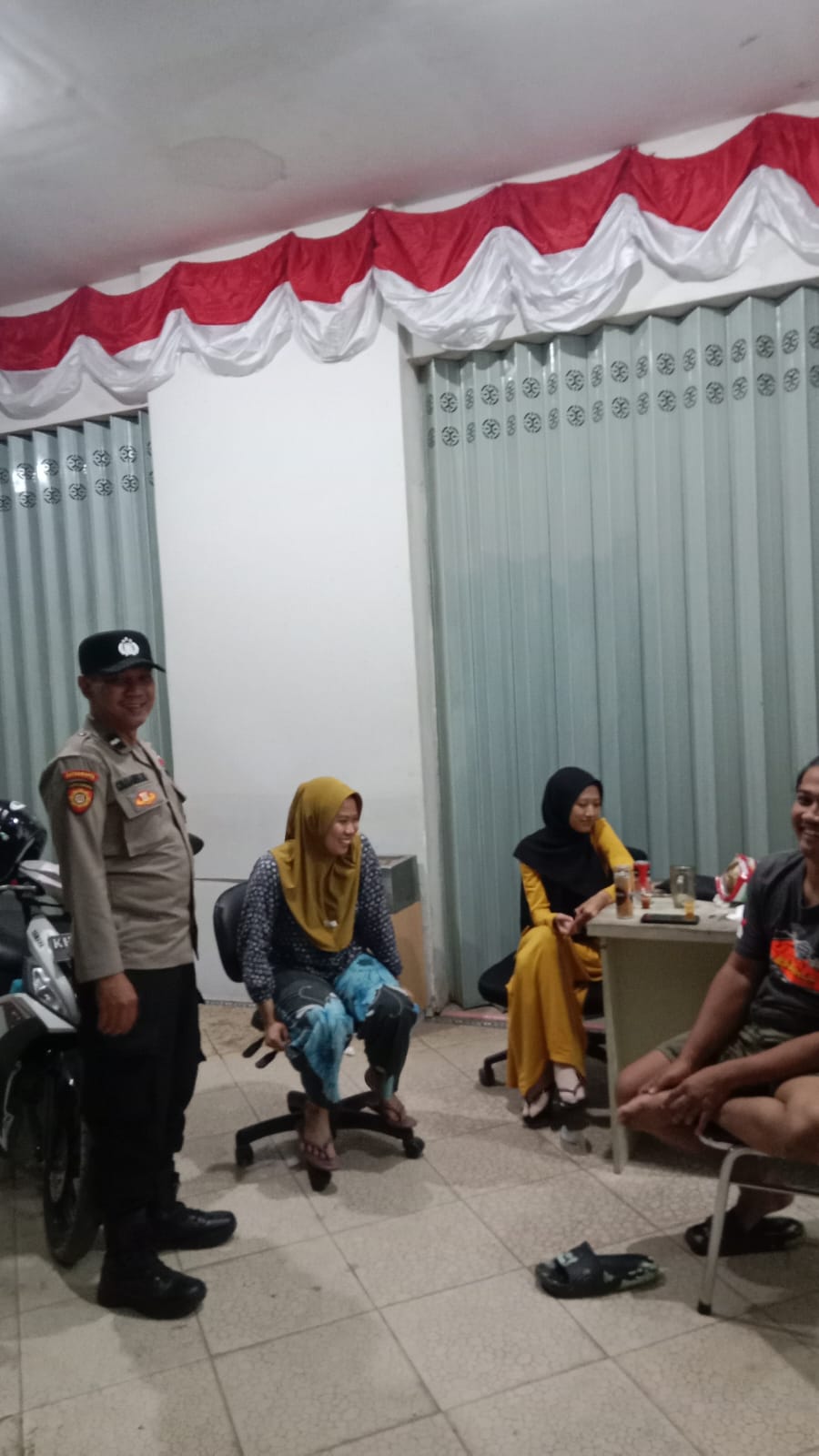 Piket Polsek Bulik melaksanakan sambang dan Silaturahmi kemasyarakat